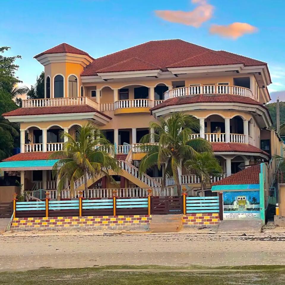 Casaroyal Beachfront Resort